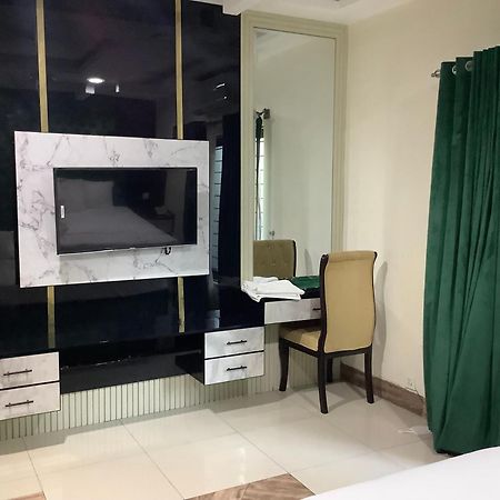 Rose Valet Guest House Исламабад Екстериор снимка