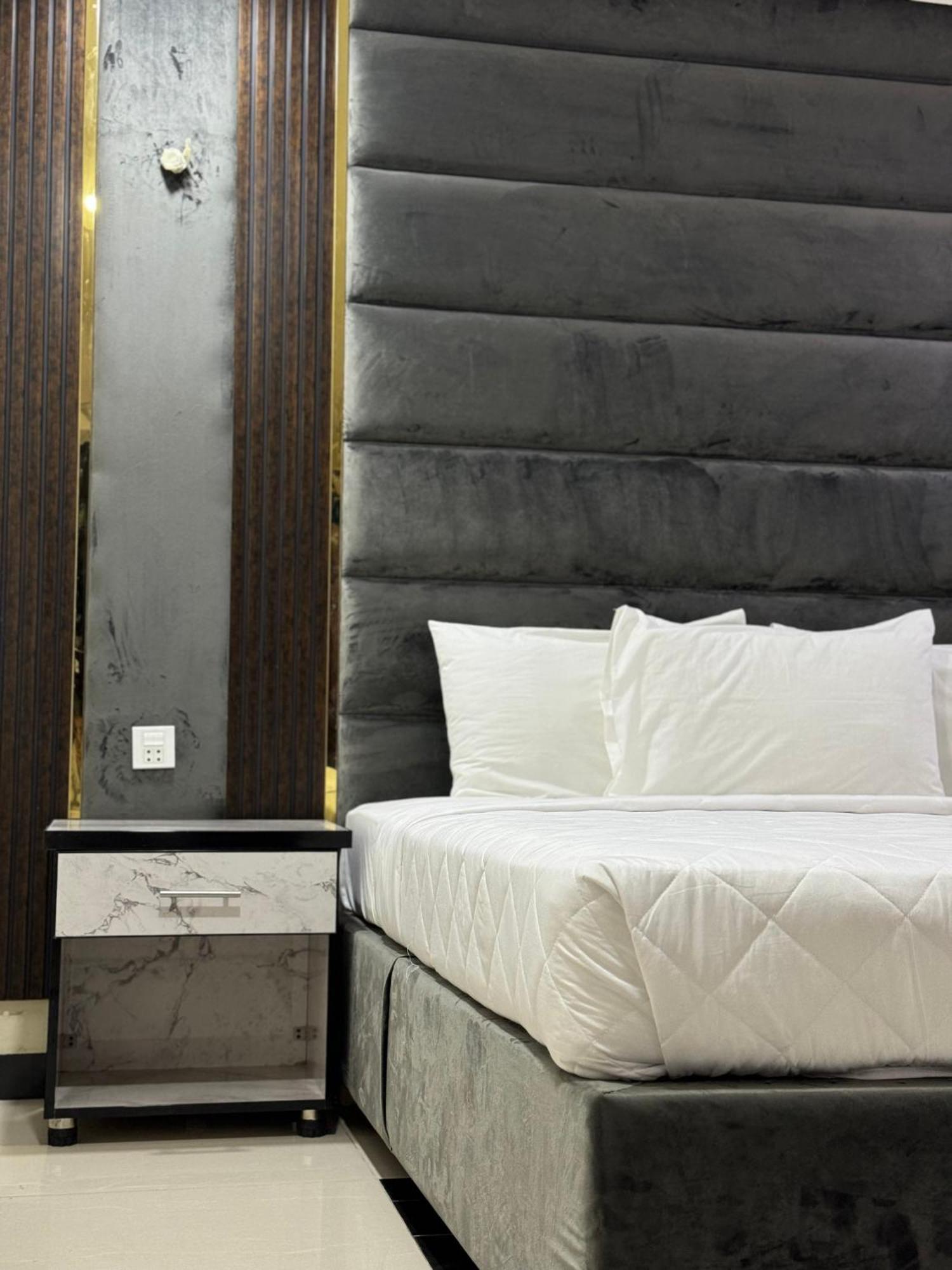 Rose Valet Guest House Исламабад Екстериор снимка