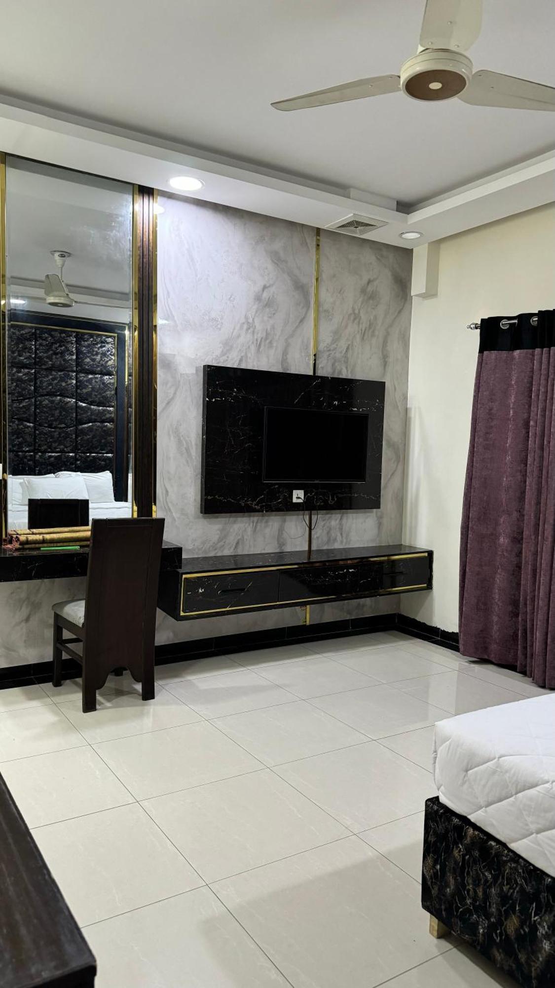Rose Valet Guest House Исламабад Екстериор снимка