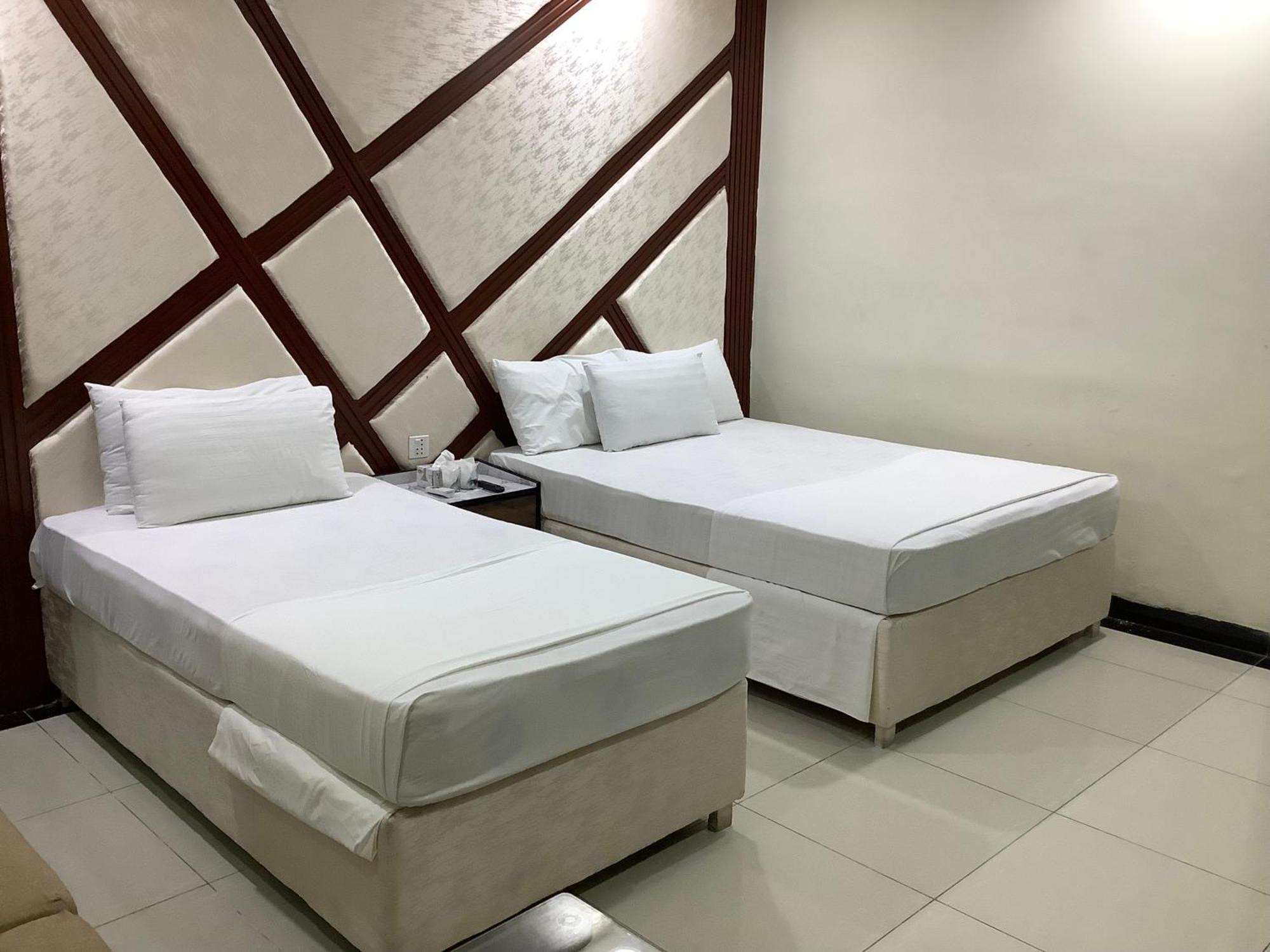 Rose Valet Guest House Исламабад Екстериор снимка