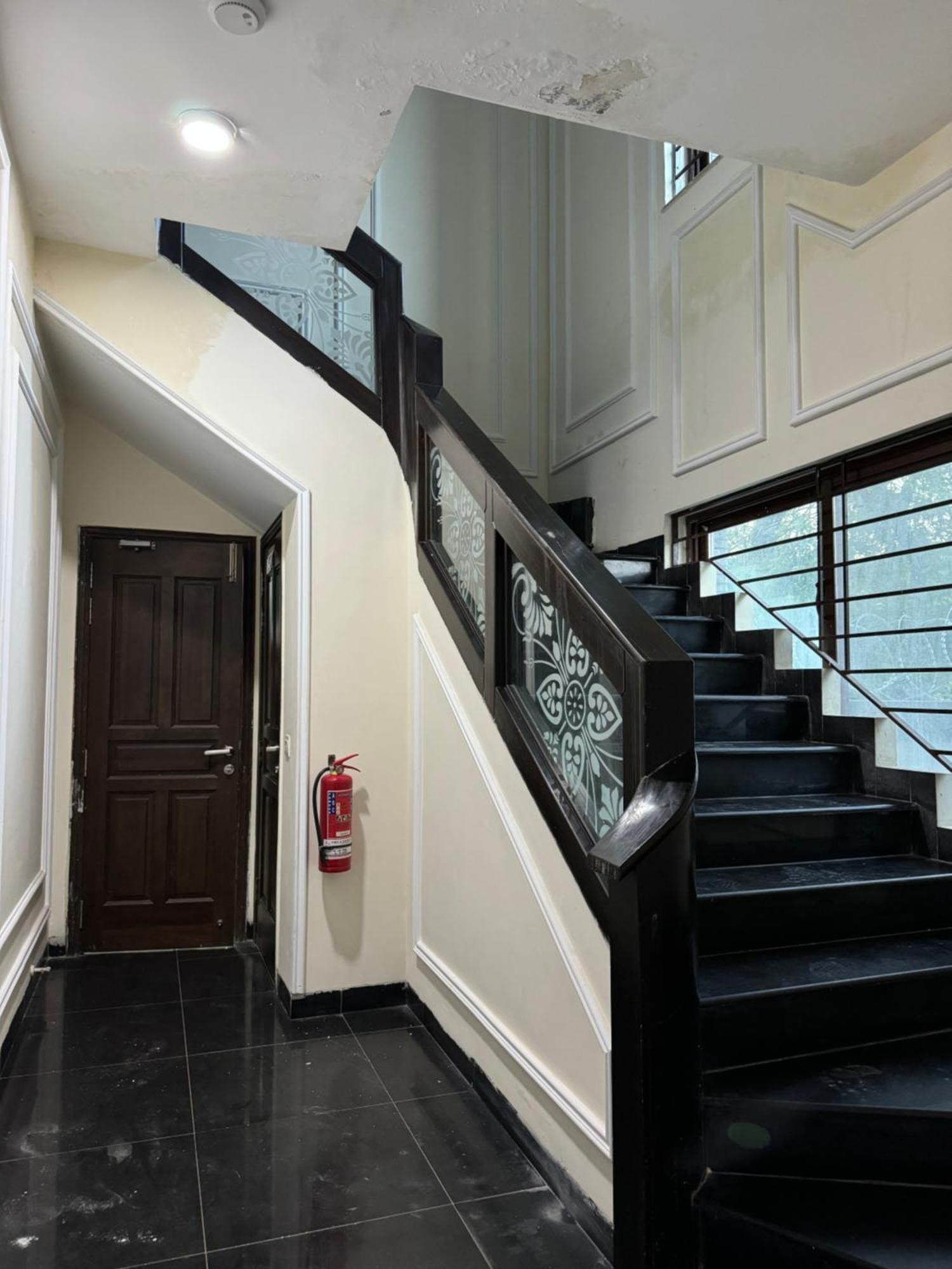 Rose Valet Guest House Исламабад Екстериор снимка