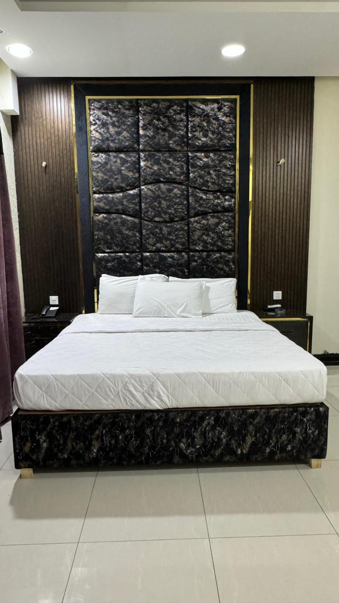 Rose Valet Guest House Исламабад Екстериор снимка