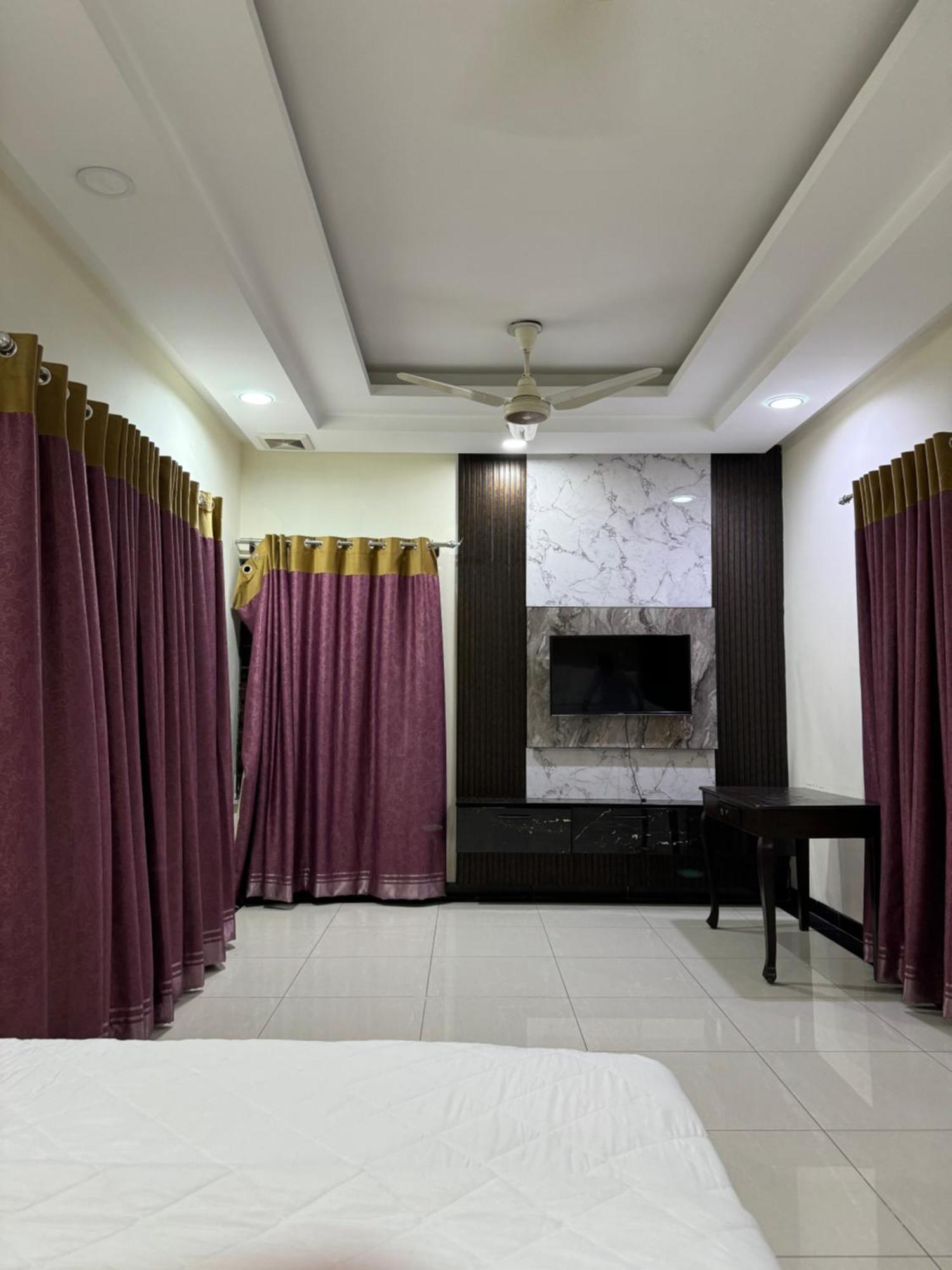 Rose Valet Guest House Исламабад Екстериор снимка